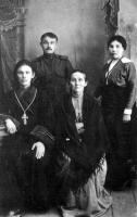 Священник Гавриил Лебедев с родственниками - первый настоятель Вознесенской церкви.